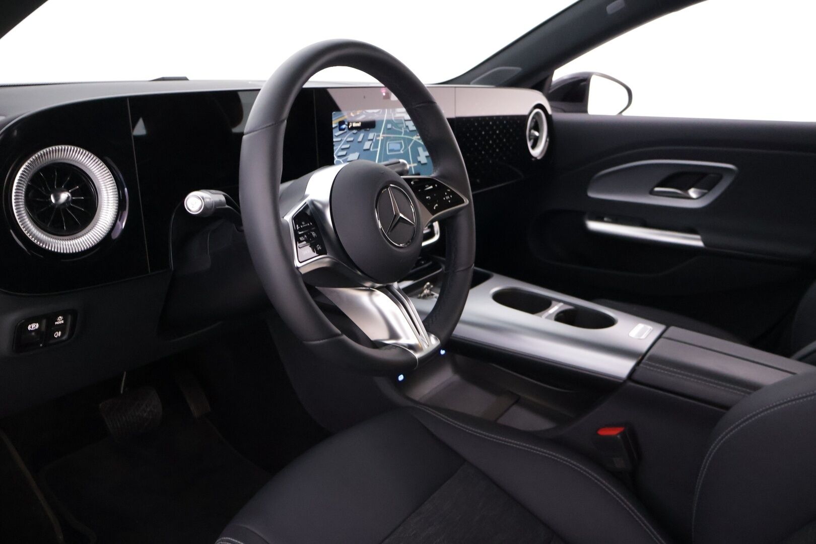 Mercedes-Benz CLA 2026 250+ Launch Edition - Lasikatto | Hierovat etuistuimet | LED | Blis | ILP | P.kamera | Distronic plus  | 792 km WLTP