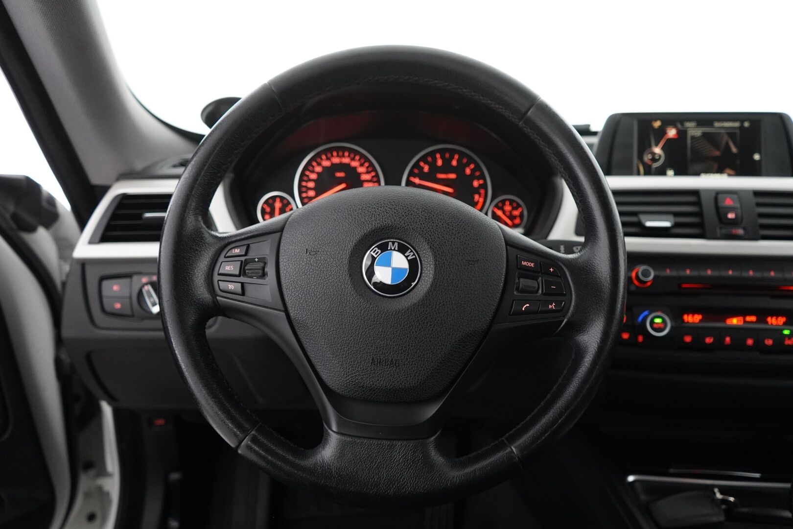 BMW 320 Gran Turismo 2015 F34 Gran Turismo 320i TwinPower Turbo A Limited xDrive Edition - KATSO HINTA! | JUURI HUOLLETTU | Suomi-auto | Kahdet renkaat aluvantein | P.Tutka | Lohko+sisähaara | Bluethoot | Vakkari | Sähkökontti