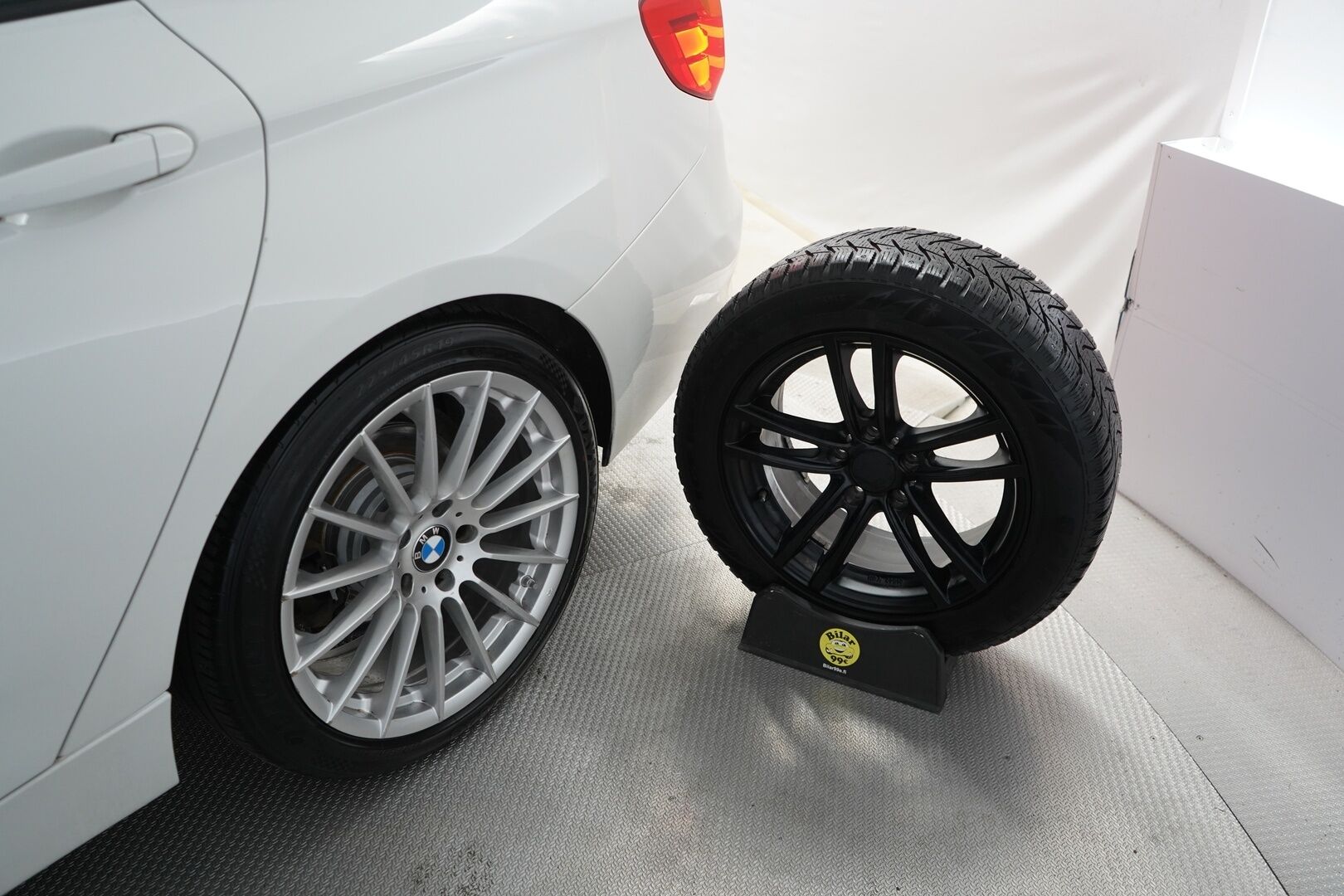 BMW 320 Gran Turismo 2015 F34 Gran Turismo 320i TwinPower Turbo A Limited xDrive Edition - KATSO HINTA! | JUURI HUOLLETTU | Suomi-auto | Kahdet renkaat aluvantein | P.Tutka | Lohko+sisähaara | Bluethoot | Vakkari | Sähkökontti