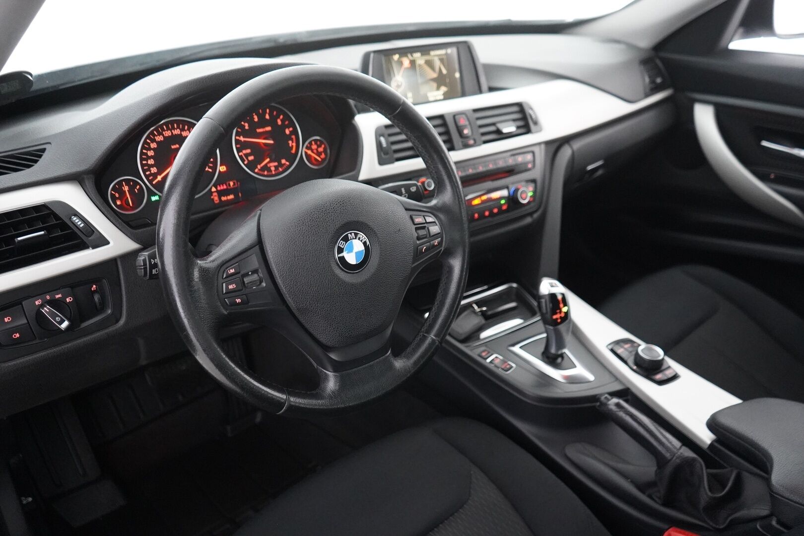 BMW 320 Gran Turismo 2015 F34 Gran Turismo 320i TwinPower Turbo A Limited xDrive Edition - KATSO HINTA! | JUURI HUOLLETTU | Suomi-auto | Kahdet renkaat aluvantein | P.Tutka | Lohko+sisähaara | Bluethoot | Vakkari | Sähkökontti