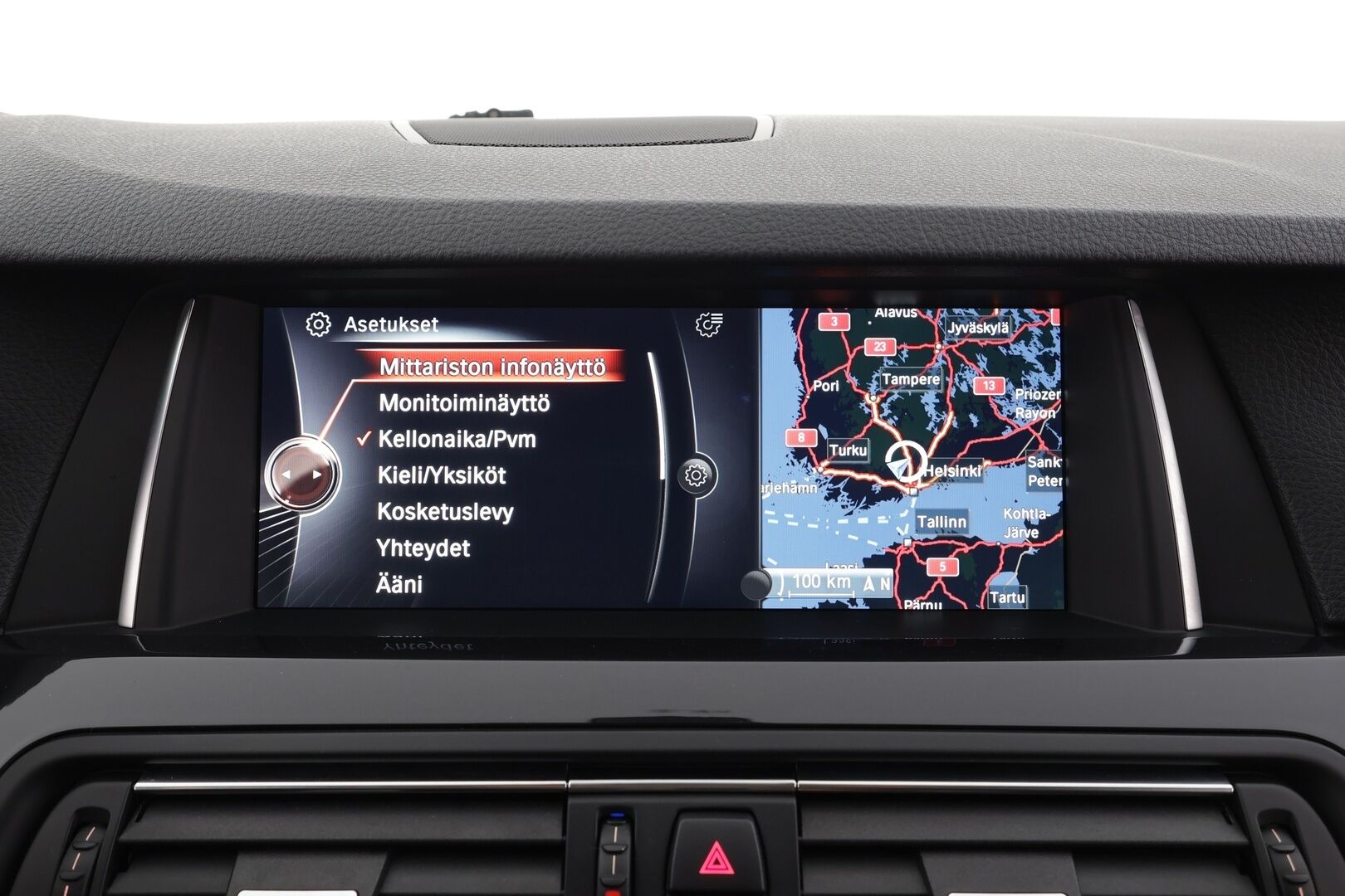 BMW 520 2015 F10 Sedan 520d A xDrive M-Sport * Vakkari / Lohko / Adapt LED / P.Tutkat / Sporttipenkit / Hifi * - Suomi-auto / Kahdet Renkaat - HULLUT AVAJAISHULINAT KORKOTARJOUS 3,29 %