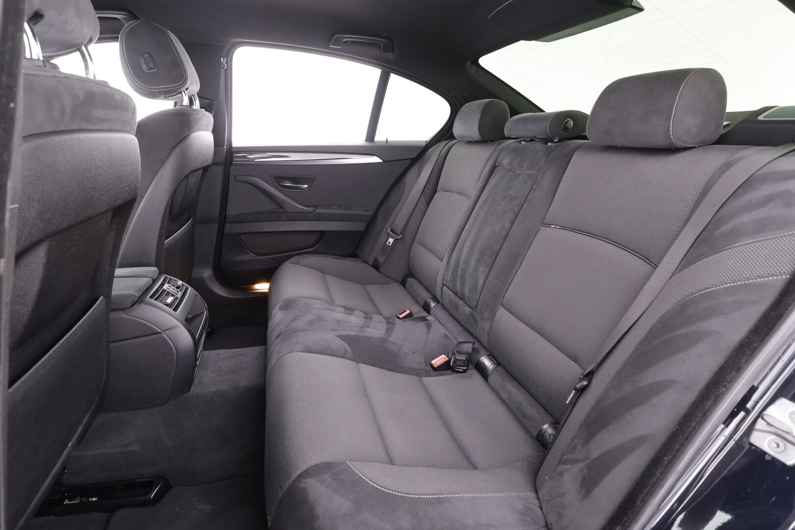 BMW 520 2015 F10 Sedan 520d A xDrive M-Sport * Vakkari / Lohko / Adapt LED / P.Tutkat / Sporttipenkit / Hifi * - Suomi-auto / Kahdet Renkaat - HULLUT AVAJAISHULINAT KORKOTARJOUS 3,29 %