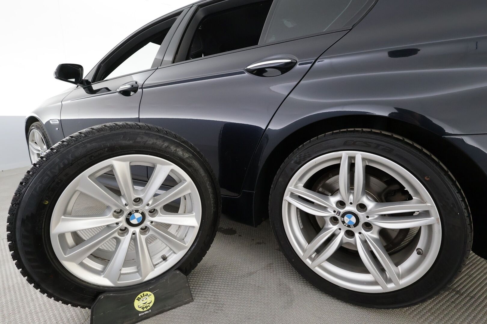 BMW 520 2015 F10 Sedan 520d A xDrive M-Sport * Vakkari / Lohko / Adapt LED / P.Tutkat / Sporttipenkit / Hifi * - Suomi-auto / Kahdet Renkaat - HULLUT AVAJAISHULINAT KORKOTARJOUS 3,29 %