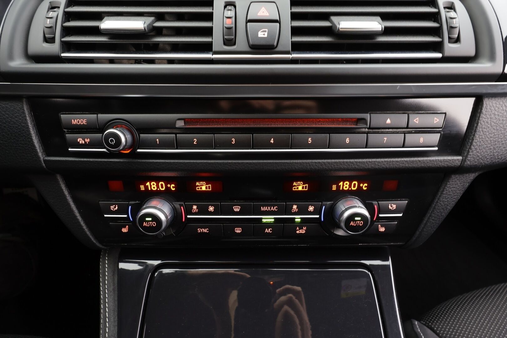 BMW 520 2015 F10 Sedan 520d A xDrive M-Sport * Vakkari / Lohko / Adapt LED / P.Tutkat / Sporttipenkit / Hifi * - Suomi-auto / Kahdet Renkaat - HULLUT AVAJAISHULINAT KORKOTARJOUS 3,29 %