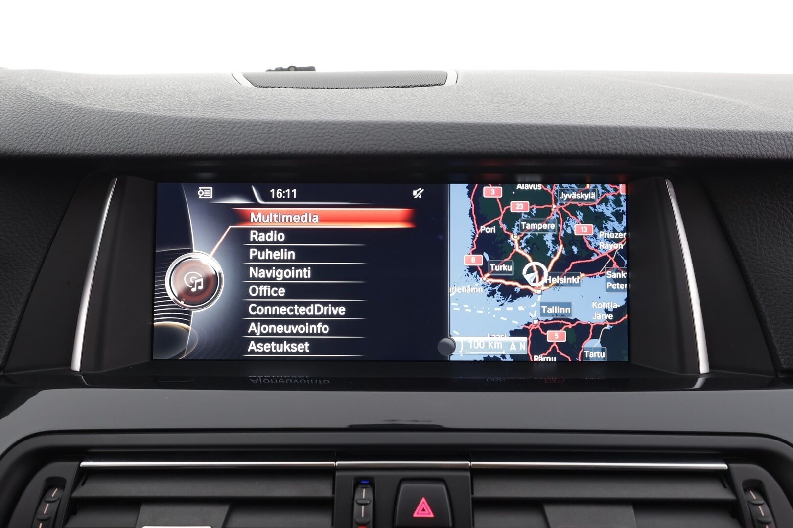 BMW 520 2015 F10 Sedan 520d A xDrive M-Sport * Vakkari / Lohko / Adapt LED / P.Tutkat / Sporttipenkit / Hifi * - Suomi-auto / Kahdet Renkaat - HULLUT AVAJAISHULINAT KORKOTARJOUS 3,29 %