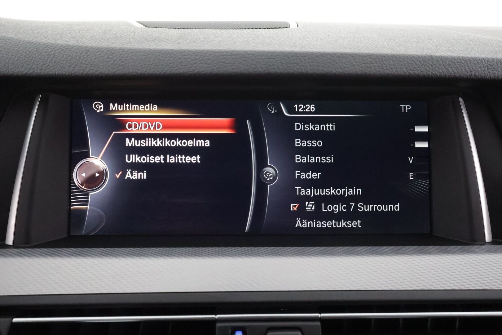 BMW 520 2015 F10 Sedan 520d A xDrive LCI M-Sport *Adapt.vakkari / HUD / Digimittaristo / H&K / Adapt.LED / Prof.Navi / Kysy lisää! * - *Harvinaisen hyvällä varustuksella oleva F10 520d  / Erittäin siisti kokonaisuus* - HULLUT AVAJAISHULINAT KORKOTARJOUS 3,29 %