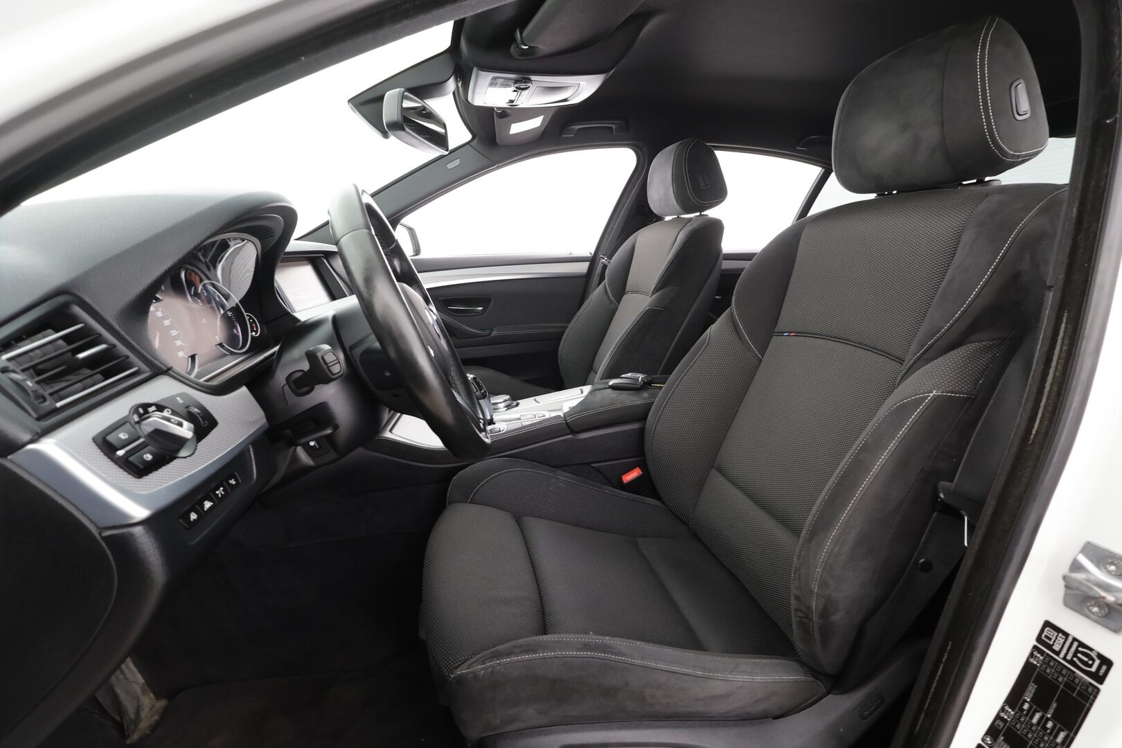 BMW 520 2015 F10 Sedan 520d A xDrive LCI M-Sport *ACC / HUD / Digimittaristo / H&K / Adapt.LED* - Suomi-auto / Kahdet Renkaat