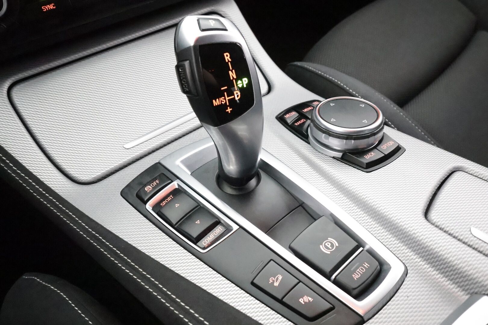 BMW 520 2015 F10 Sedan 520d A xDrive LCI M-Sport *Adapt.vakkari / HUD / Digimittaristo / H&K / Adapt.LED / Prof.Navi / Kysy lisää! * - *Harvinaisen hyvällä varustuksella oleva F10 520d  / Erittäin siisti kokonaisuus* - HULLUT AVAJAISHULINAT KORKOTARJOUS 3,29 %