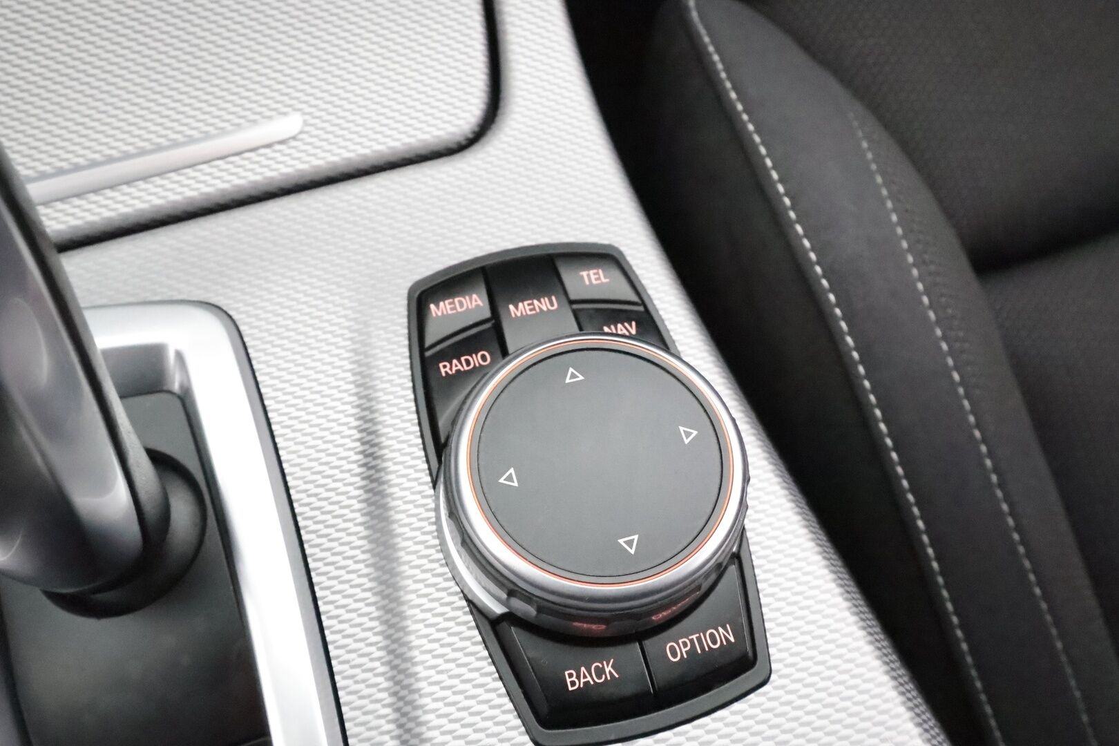 BMW 520 2015 F10 Sedan 520d A xDrive LCI M-Sport *ACC / HUD / Digimittaristo / H&K / Adapt.LED* - Suomi-auto / Kahdet Renkaat