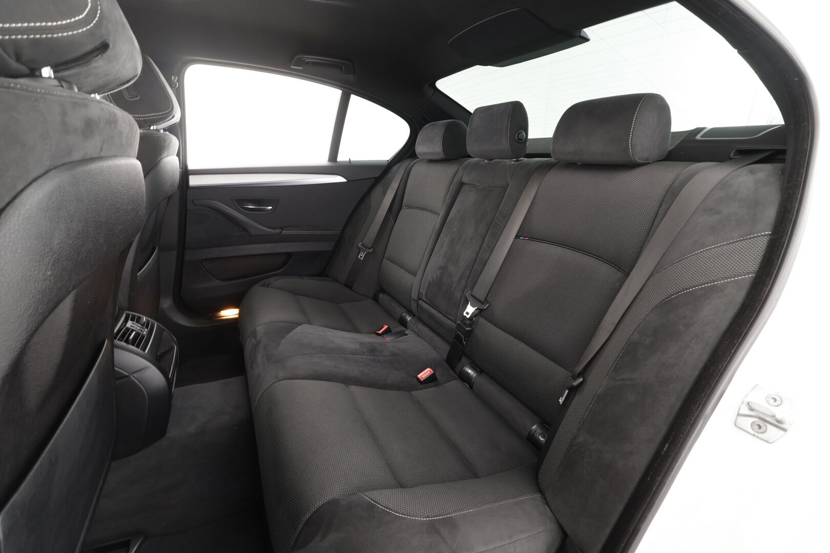 BMW 520 2015 F10 Sedan 520d A xDrive LCI M-Sport *ACC / HUD / Digimittaristo / H&K / Adapt.LED* - Suomi-auto / Kahdet Renkaat