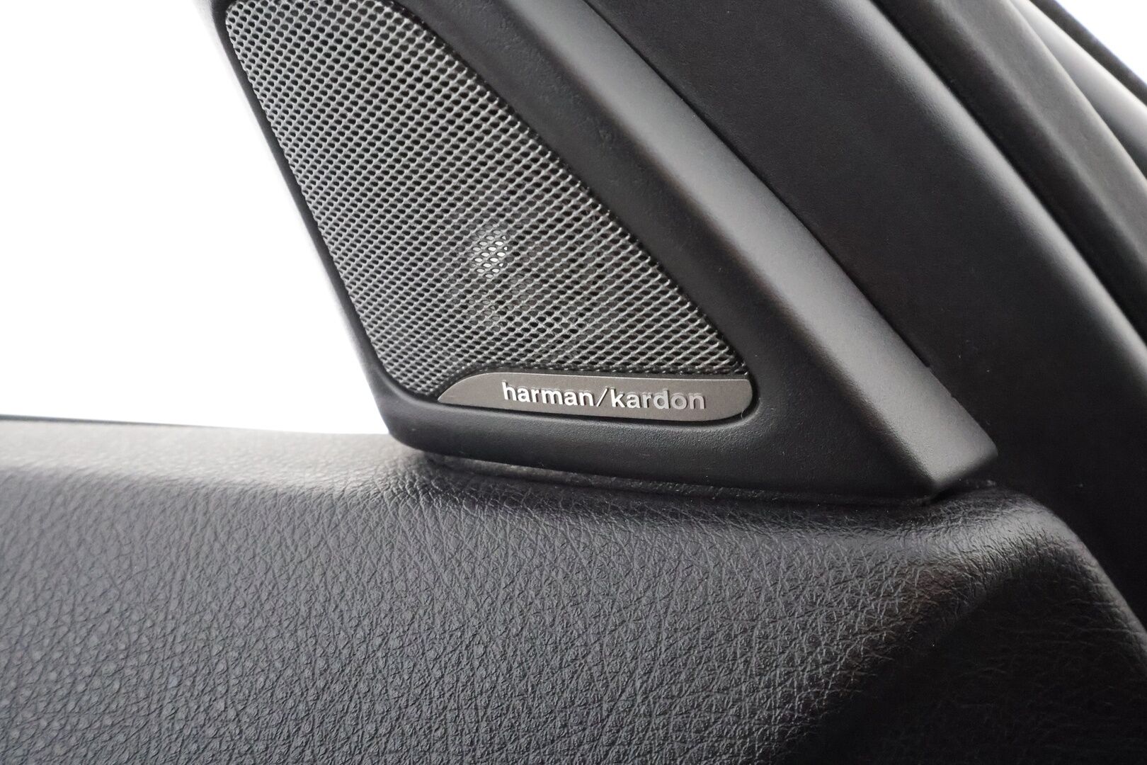 BMW 520 2015 F10 Sedan 520d A xDrive LCI M-Sport *Adapt.vakkari / HUD / Digimittaristo / H&K / Adapt.LED / Prof.Navi / Kysy lisää! * - *Harvinaisen hyvällä varustuksella oleva F10 520d  / Erittäin siisti kokonaisuus* - HULLUT AVAJAISHULINAT KORKOTARJOUS 3,29 %