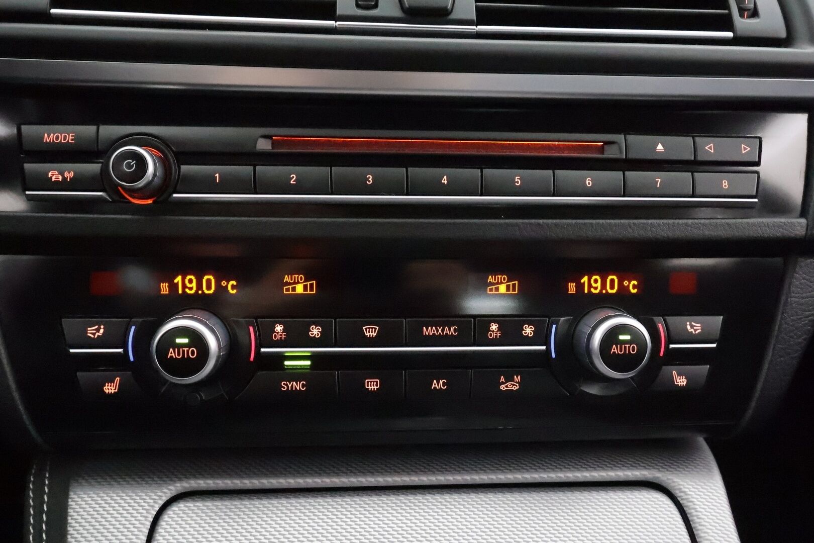 BMW 520 2015 F10 Sedan 520d A xDrive LCI M-Sport *ACC / HUD / Digimittaristo / H&K / Adapt.LED* - Suomi-auto / Kahdet Renkaat