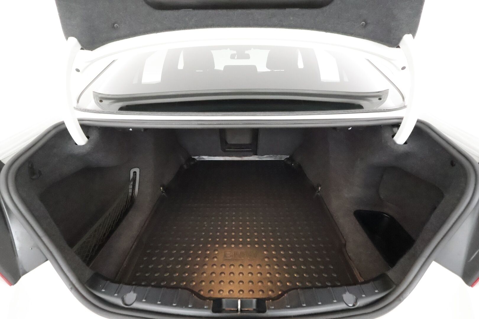 BMW 520 2015 F10 Sedan 520d A xDrive LCI M-Sport *Adapt.vakkari / HUD / Digimittaristo / H&K / Adapt.LED / Prof.Navi / Kysy lisää! * - *Harvinaisen hyvällä varustuksella oleva F10 520d  / Erittäin siisti kokonaisuus* - HULLUT AVAJAISHULINAT KORKOTARJOUS 3,29 %