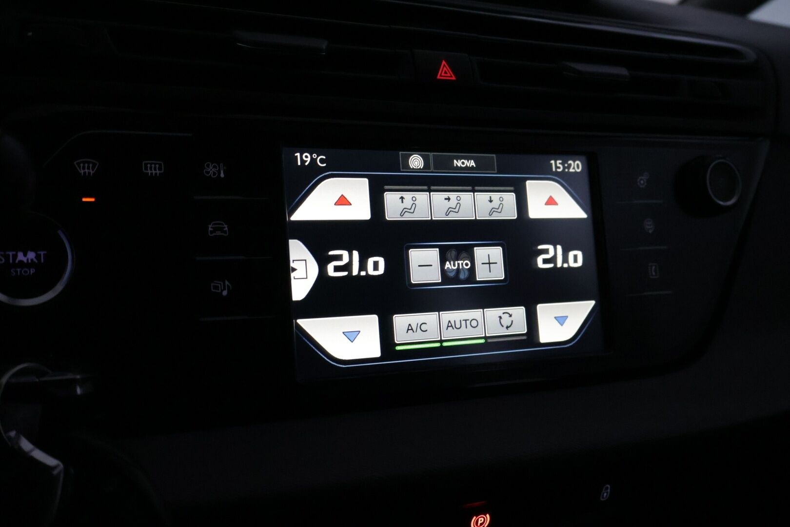 Citroen C4 Picasso 2015 e-HDi 115 Confort ETG6 Automaatti - YritysOutlet - Myydään vain yrityksille - Webasto kaukosäätimellä / Hyvä huoltohistoria