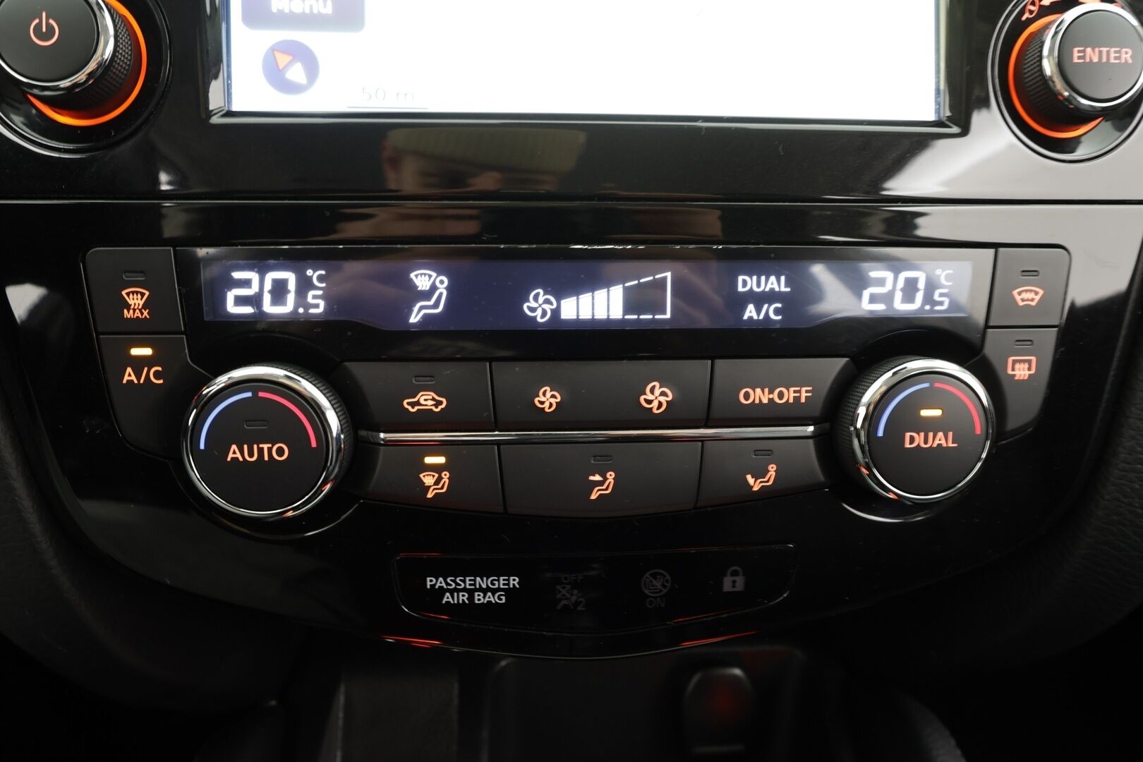 Nissan Qashqai 2015 dCi 130 Business 360 2WD 6M/T Leather * Vakkari / 360° / Bluetooth / Navi / LED / Nahat / Sähköpenkki / Koukku * - Suomi-auto / Kahdet renkaat aluvanteilla