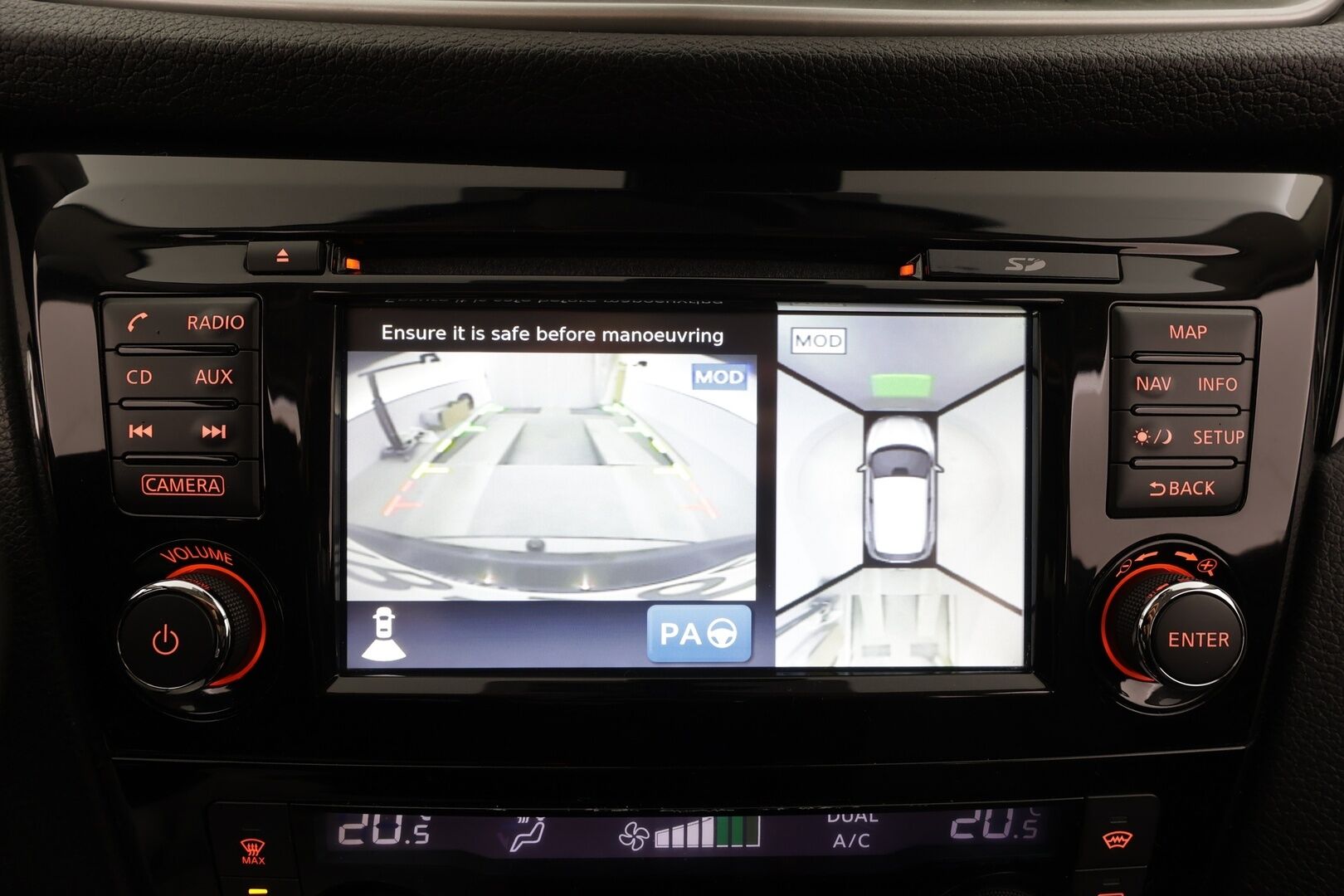 Nissan Qashqai 2015 dCi 130 Business 360 2WD 6M/T Leather * Vakkari / 360° / Bluetooth / Navi / LED / Nahat / Sähköpenkki / Koukku * - Suomi-auto / Kahdet renkaat aluvanteilla