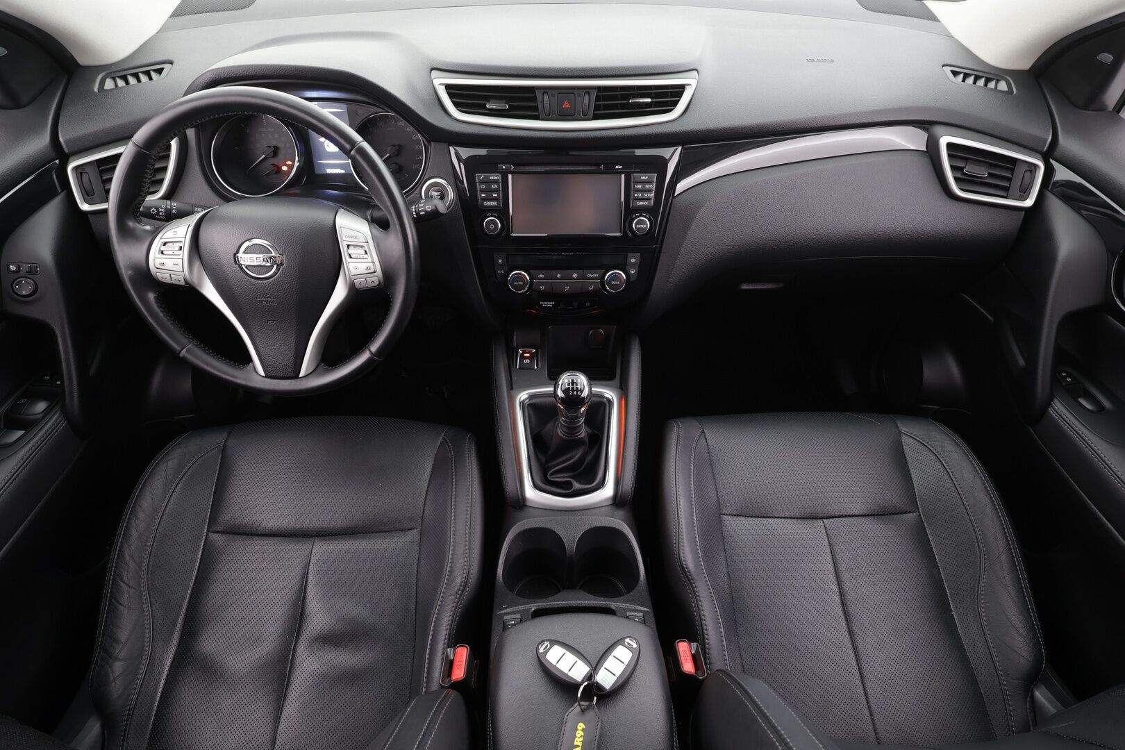 Nissan Qashqai 2015 dCi 130 Business 360 2WD 6M/T Leather * Vakkari / 360° / Bluetooth / Navi / LED / Nahat / Sähköpenkki / Koukku * - Suomi-auto / Kahdet renkaat aluvanteilla
