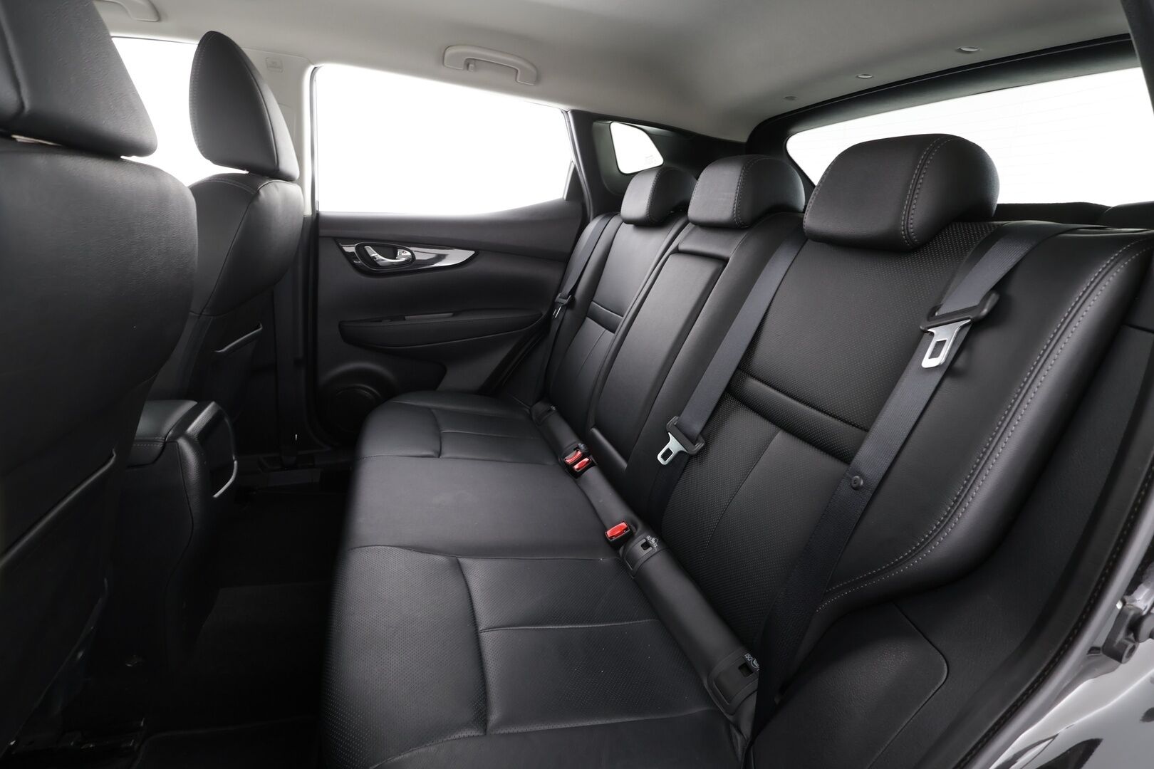 Nissan Qashqai 2015 dCi 130 Business 360 2WD 6M/T Leather * Vakkari / 360° / Bluetooth / Navi / LED / Nahat / Sähköpenkki / Koukku * - Suomi-auto / Kahdet renkaat aluvanteilla 