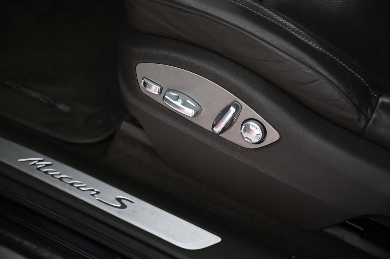 Porsche Macan 2014 S Diesel*Burmester / ACC / Panorama / P.Kamera / Navi / PASM * - *Huippu varusteet / Merkkihuollettu / 2x Porsche vanteet / Juuri katsastettu*