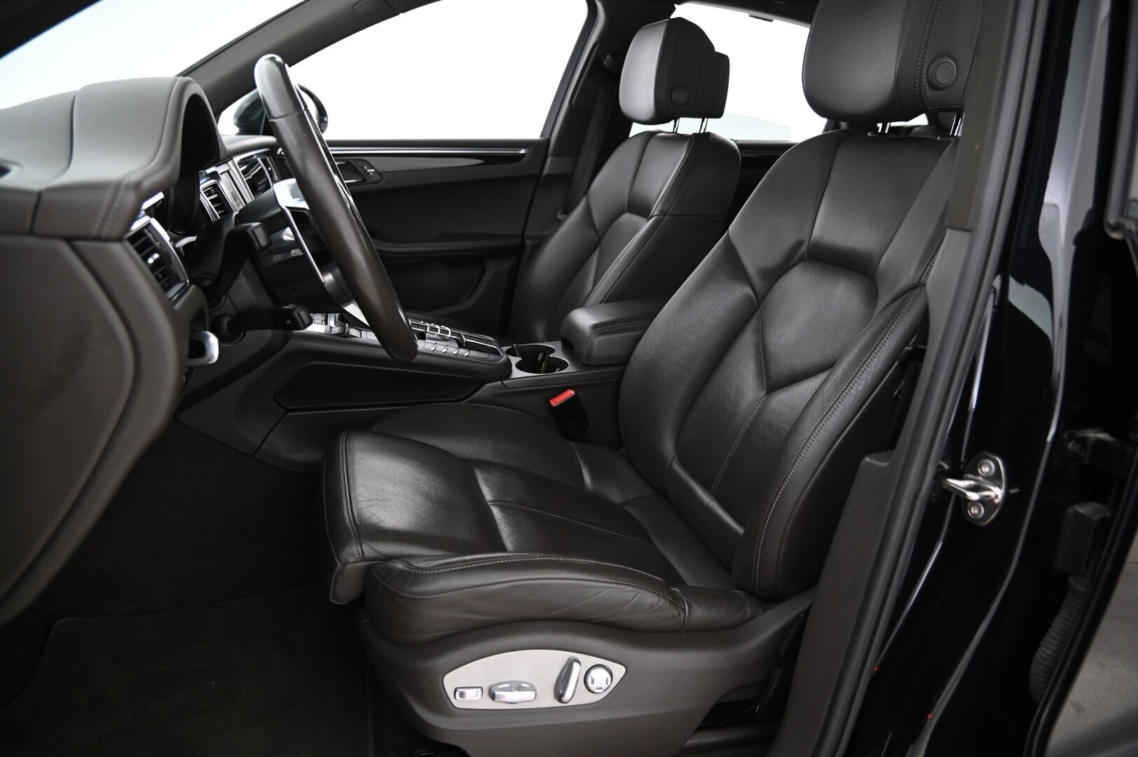 Porsche Macan 2014 S Diesel*Burmester / ACC / Panorama / P.Kamera / Navi / PASM * - *Huippu varusteet / Merkkihuollettu / 2x Porsche vanteet / Juuri katsastettu*