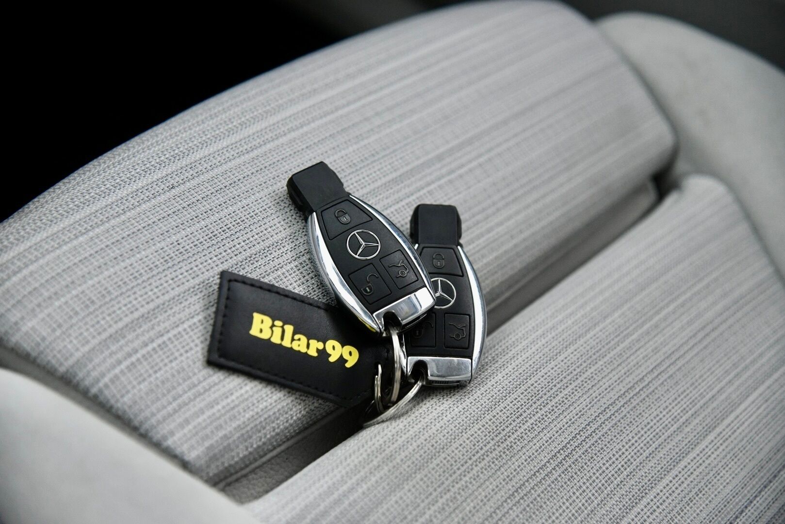 Mercedes-Benz C 2015 220 BlueTec A Premium Business / Distronic+ Q / P-kamera / Dynamic. LED / Comand Navi - Huippuvarusteltu yksilö upealla vaalella sisustalla! 