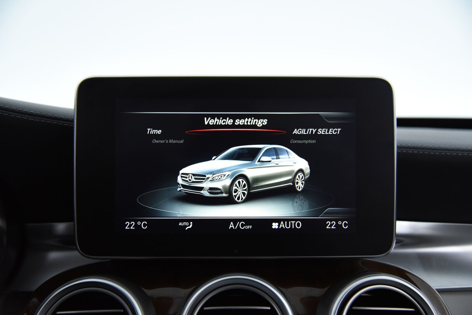 Mercedes-Benz C 2015 220 BlueTec A Premium Business / Distronic+ Q / P-kamera / Dynamic. LED / Comand Navi - Huippuvarusteltu yksilö upealla vaalella sisustalla! 