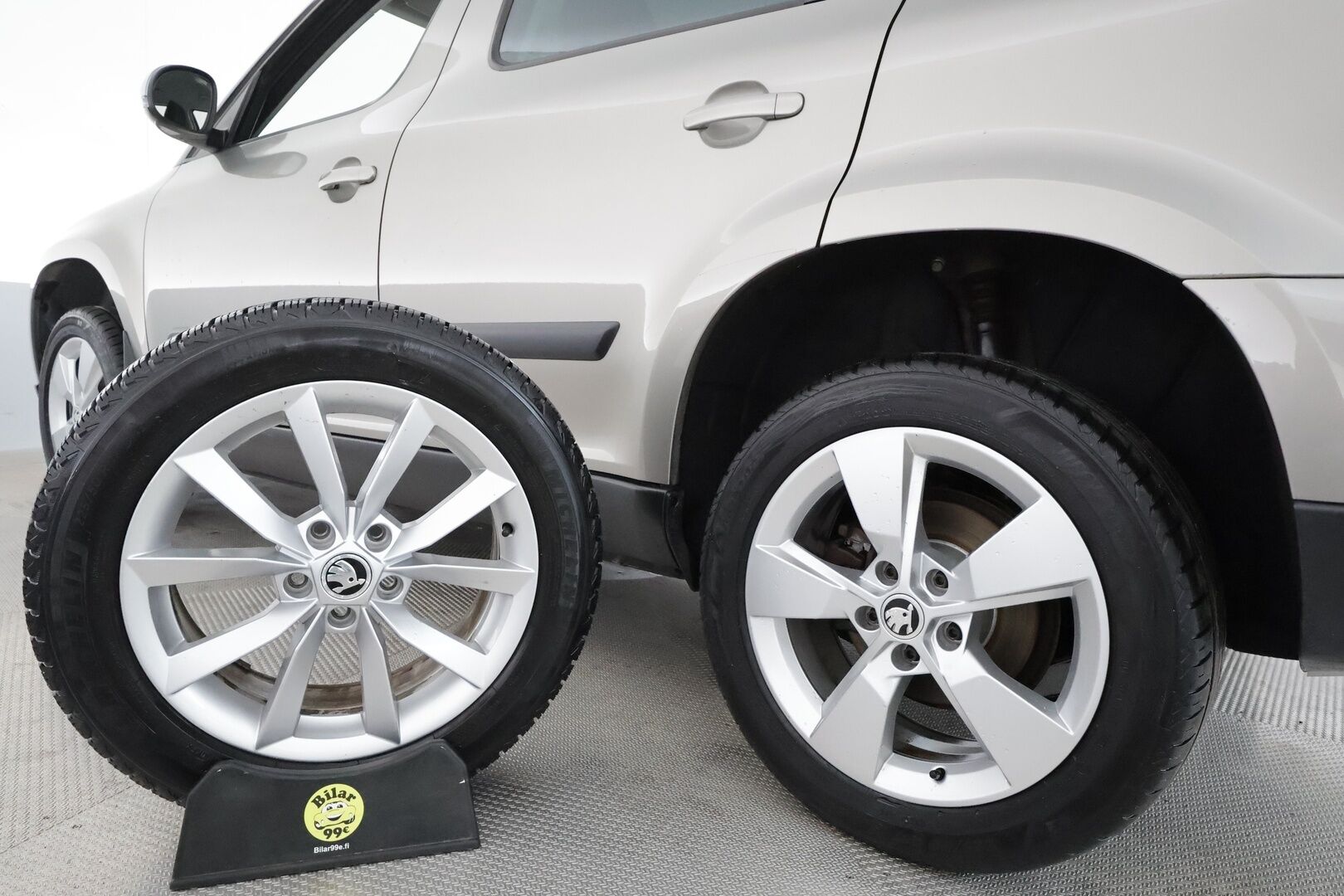Skoda Yeti 2015 Outdoor 2,0 TDI 140 4x4 Elegance DSG **Suomi-auto / Facelift / Lohko / Vakkari / Xenon / Mirrorlink / Keyless**