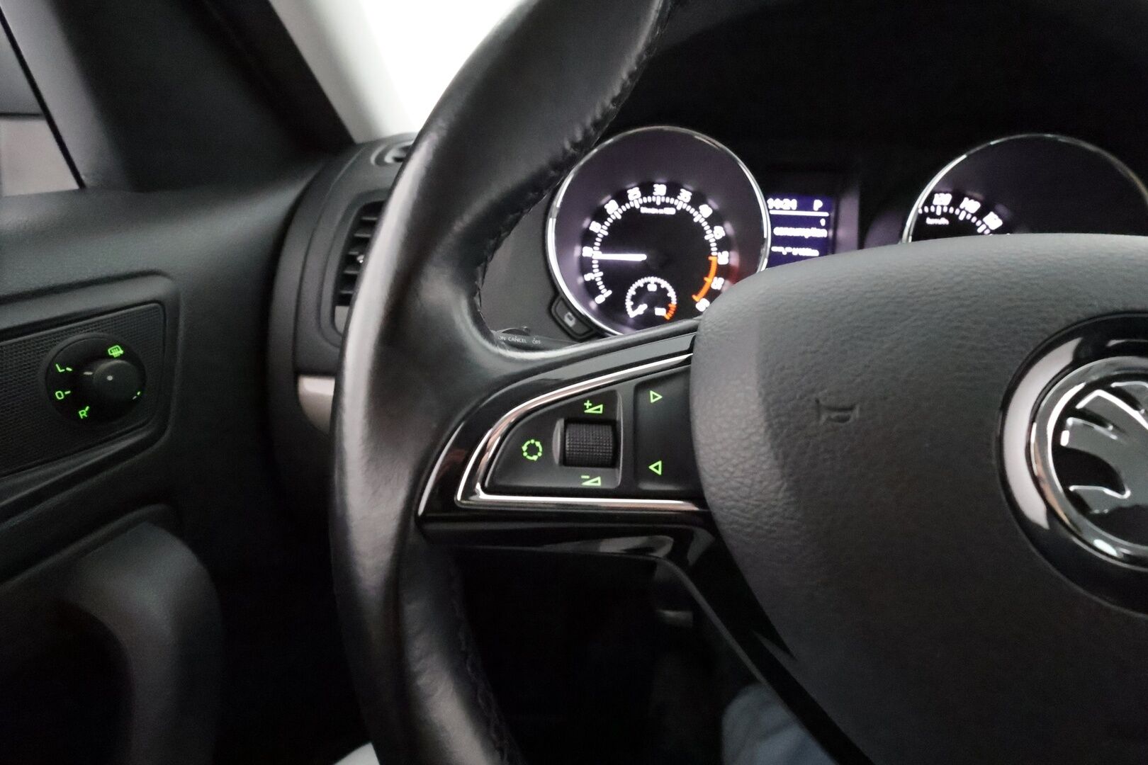 Skoda Yeti 2015 Outdoor 2,0 TDI 140 4x4 Elegance DSG **Suomi-auto / Facelift / Lohko / Vakkari / Xenon / Mirrorlink / Keyless**