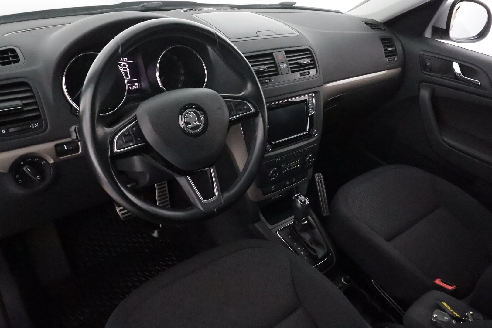 Skoda Yeti 2015 Outdoor 2,0 TDI 140 4x4 Elegance DSG **Suomi-auto / Facelift / Lohko / Vakkari / Xenon / Mirrorlink / Keyless**