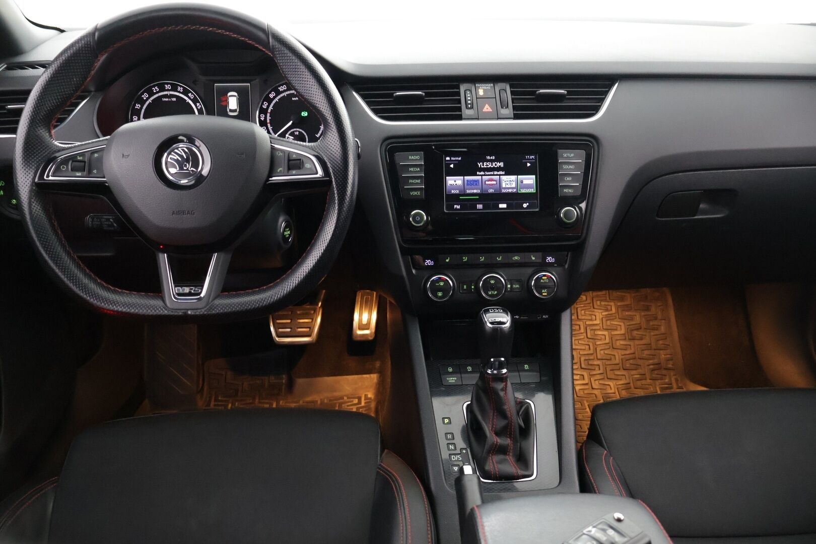 Skoda Octavia 2015 Combi 2.0 TDI RS Challenge DSG - ACC | Webasto | Vetokoukku | Winter paketti | Keyless | Juuri katsastettu