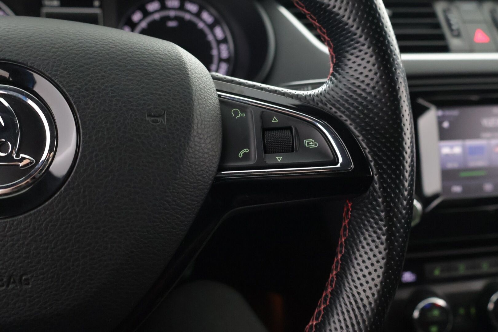 Skoda Octavia 2015 Combi 2.0 TDI RS Challenge DSG - ACC | Webasto | Vetokoukku | Winter paketti | Keyless | Juuri katsastettu
