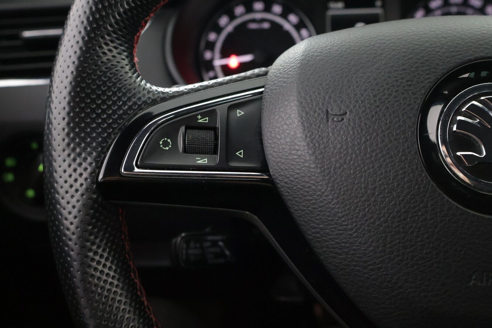Skoda Octavia 2015 Combi 2.0 TDI RS Challenge DSG - ACC | Webasto | Vetokoukku | Winter paketti | Keyless | Juuri katsastettu