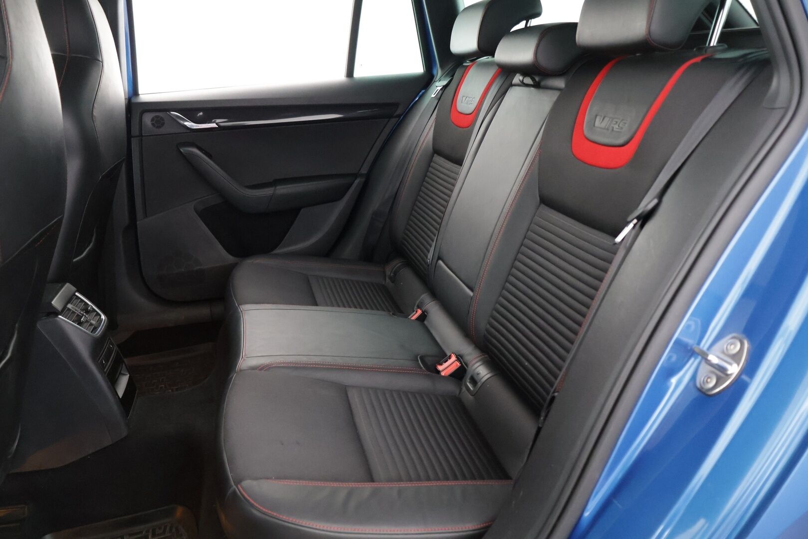 Skoda Octavia 2015 Combi 2.0 TDI RS Challenge DSG - ACC | Webasto | Vetokoukku | Winter paketti | Keyless | Juuri katsastettu
