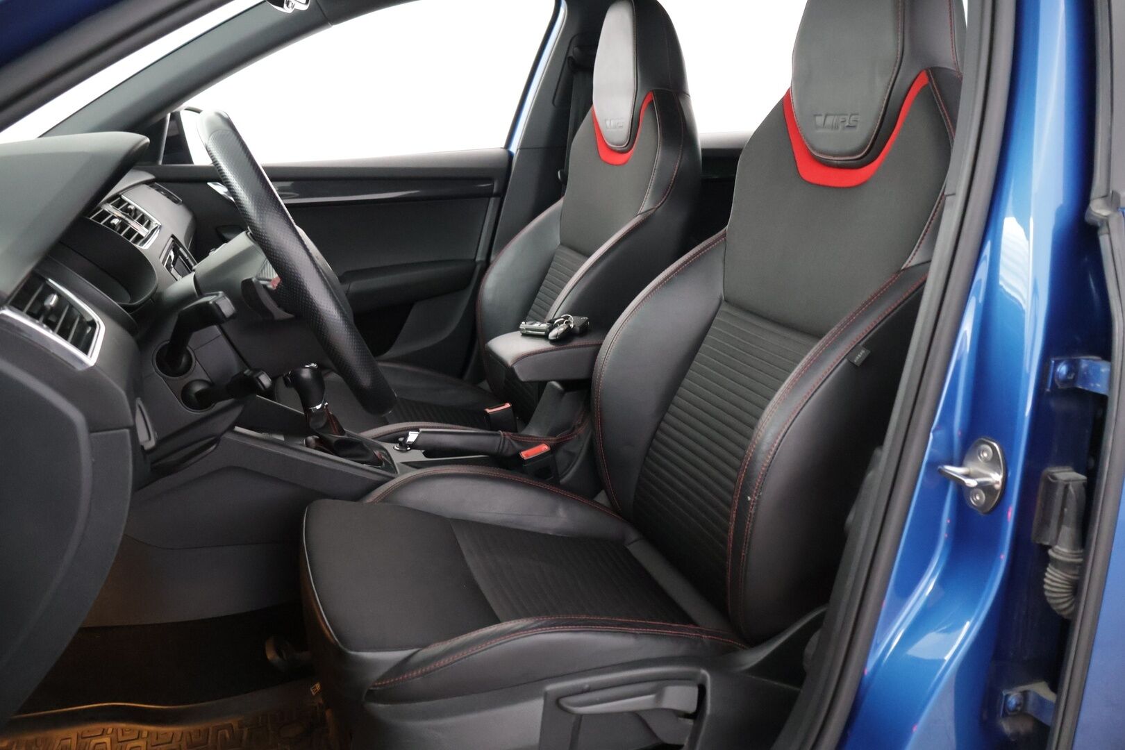 Skoda Octavia 2015 Combi 2.0 TDI RS Challenge DSG - ACC | Webasto | Vetokoukku | Winter paketti | Keyless | Juuri katsastettu