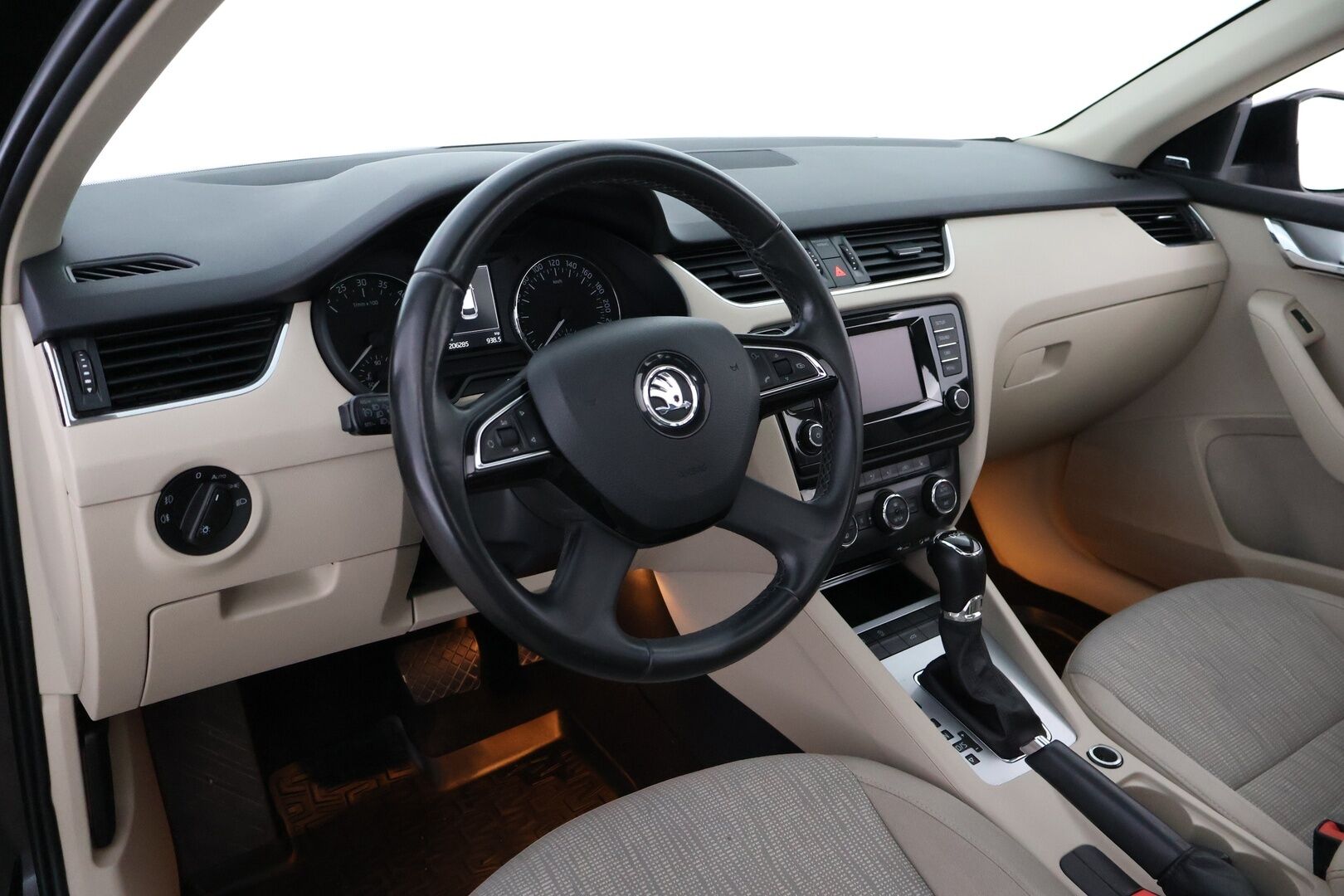 Skoda Octavia 2015 Combi 1,6 TDI 105 Elegance DSG Autom. - Suomiauto / Webasto / Panorama / Canton Premium Audio / Vetokoukku / KeylessGo / Huippuvarusteet / Jakopää tehty!