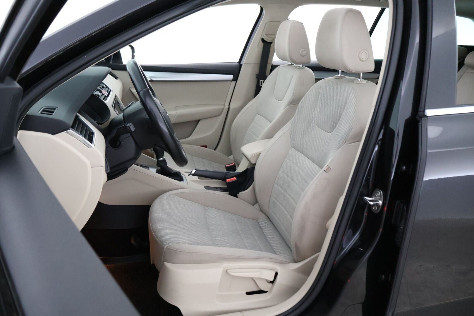 Skoda Octavia 2015 Combi 1,6 TDI 105 Elegance DSG Autom. - Suomiauto / Webasto / Panorama / Canton Premium Audio / Vetokoukku / KeylessGo / Huippuvarusteet / Jakopää tehty!