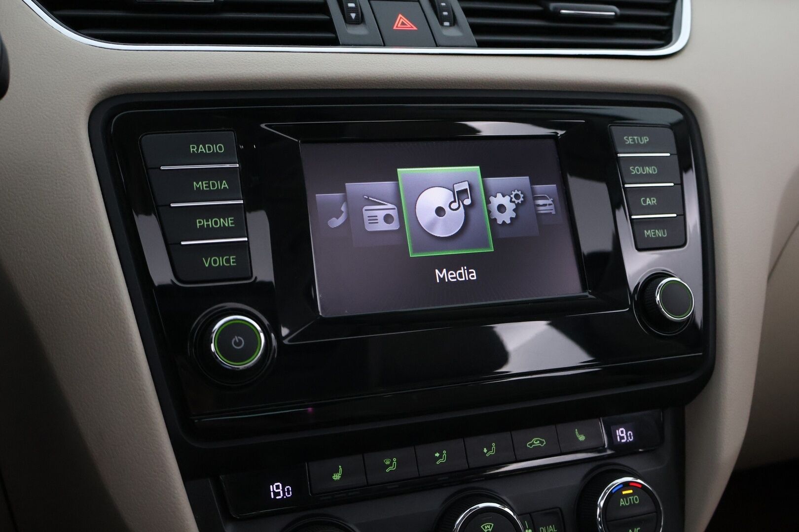 Skoda Octavia 2015 Combi 1,6 TDI 105 Elegance DSG Autom. - Suomiauto / Webasto / Panorama / Canton Premium Audio / Vetokoukku / KeylessGo / Huippuvarusteet / Jakopää tehty!