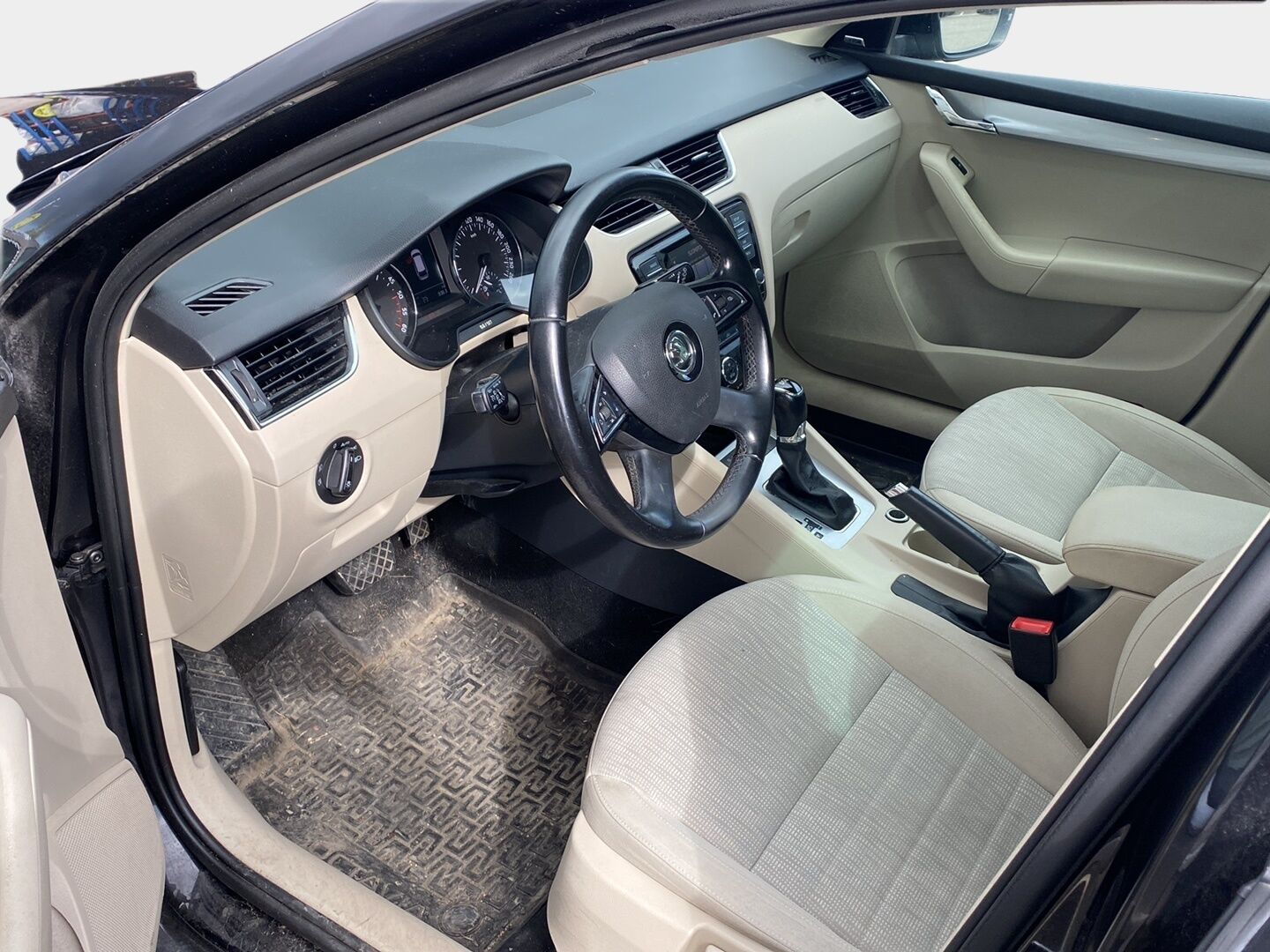 Skoda Octavia 2015 Combi 1,6 TDI 105 Elegance DSG Autom. - Suomiauto / Webasto / Panorama / Canton Premium Audio / Vetokoukku / KeylessGo / Huippuvarusteet / Jakopää tehty!