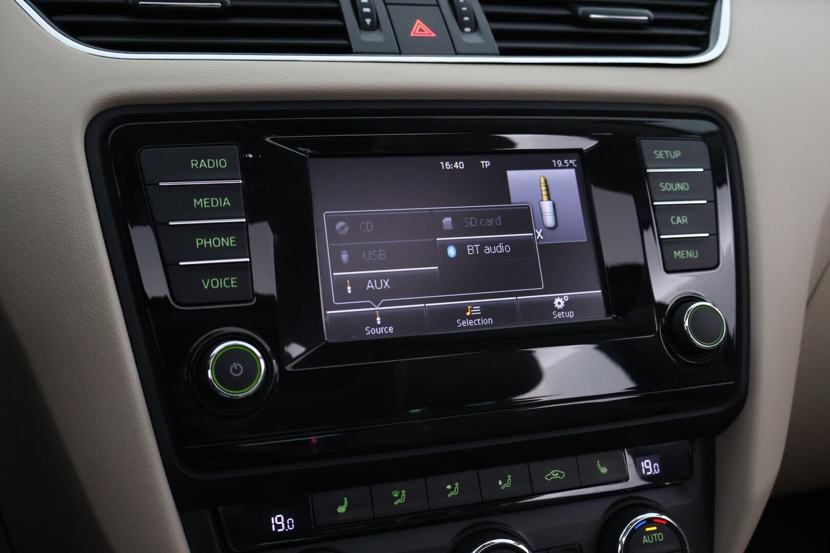 Skoda Octavia 2015 Combi 1,6 TDI 105 Elegance DSG Autom. - Suomiauto / Webasto / Panorama / Canton Premium Audio / Vetokoukku / KeylessGo / Huippuvarusteet / Jakopää tehty!
