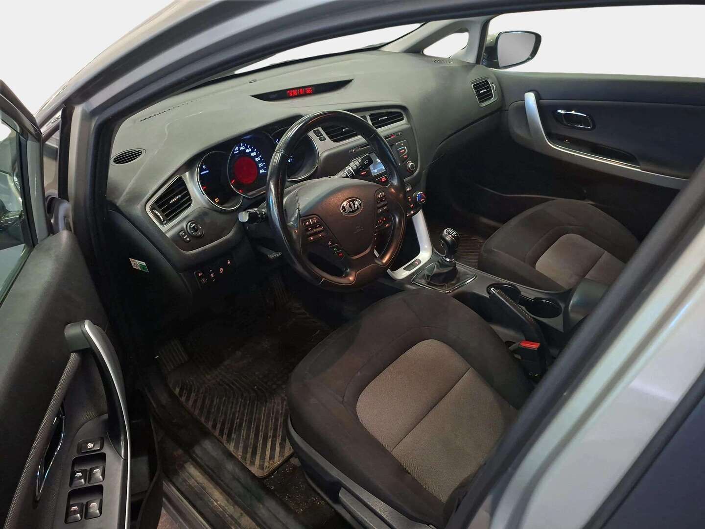 Kia cee'd 2015 1,6 CRDi ISG EX SW EcoDynamics - Suomi-auto |  Lohko+Sisälämmitin | Peruutuskamera | Vetokoukku | Hyvät huollot | 