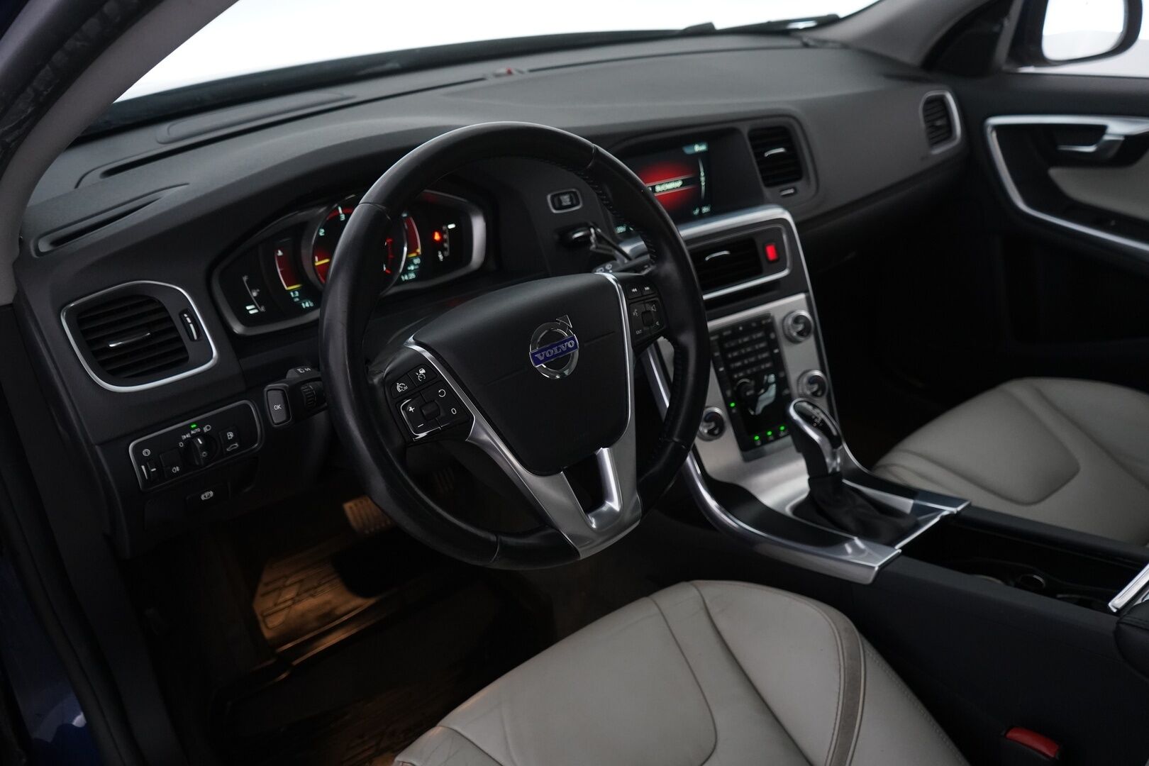 Volvo V60 2015 D4 Ocean Race Business aut *Acc / Webasto / Digimittari / Blis / Nahkasisusta / Voc / Nav / Bt* - Kahdet vanteet / Suomi-auto / Hyvät huollot