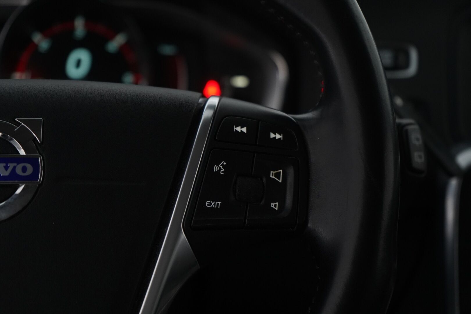 Volvo V60 2015 D4 Ocean Race Business aut *Acc / Webasto / Digimittari / Blis / Nahkasisusta / Voc / Nav / Bt* - Kahdet vanteet / Suomi-auto / Hyvät huollot