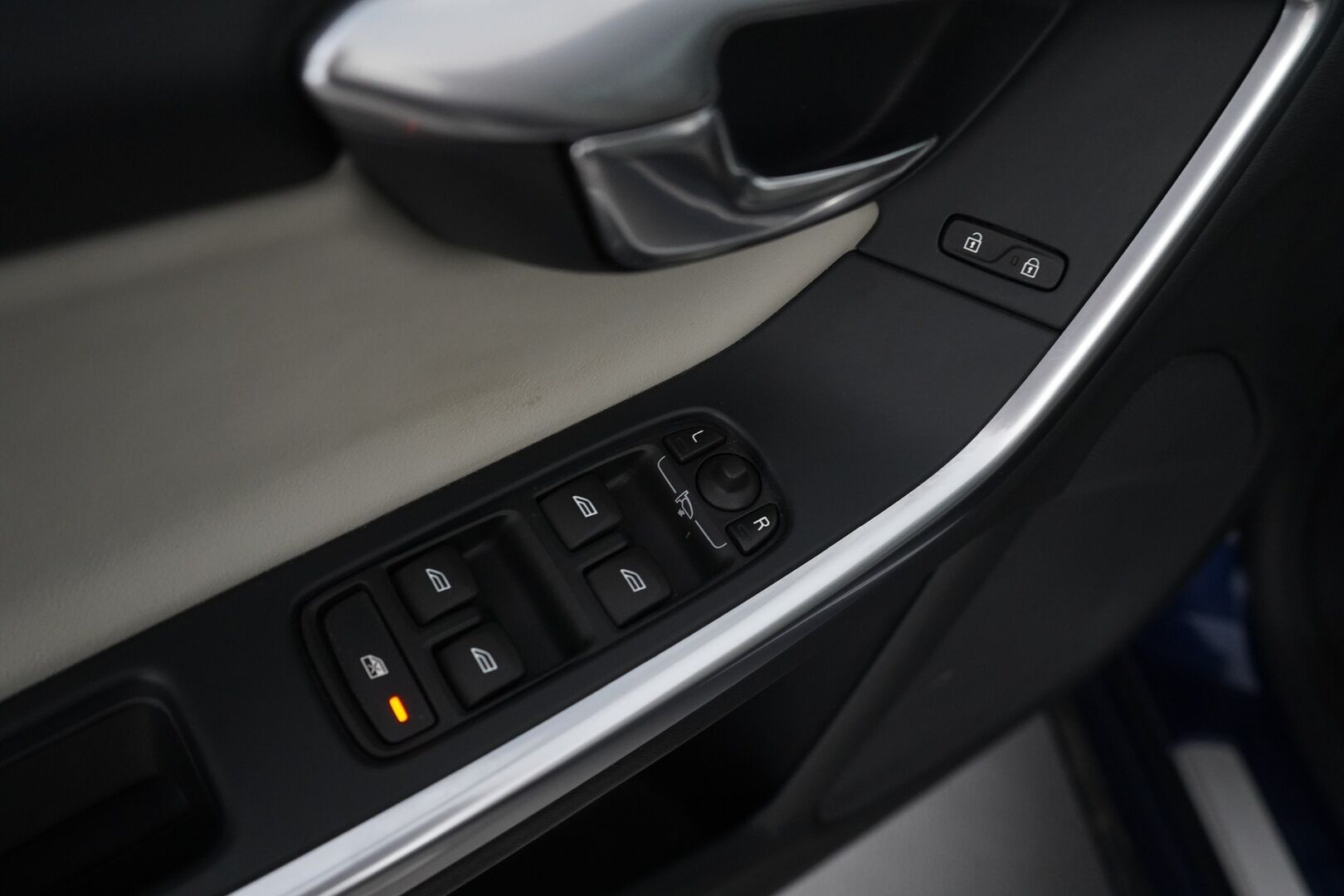 Volvo V60 2015 D4 Ocean Race Business aut *Acc / Webasto / Digimittari / Blis / Nahkasisusta / Voc / Nav / Bt* - Kahdet vanteet / Suomi-auto / Hyvät huollot