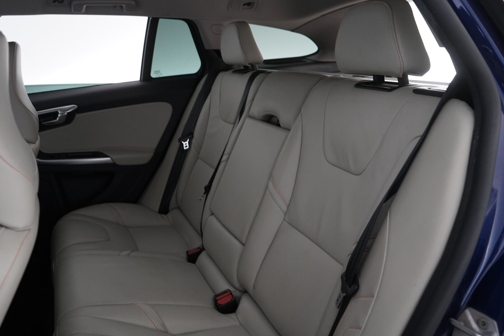 Volvo V60 2015 D4 Ocean Race Business aut *Acc / Webasto / Digimittari / Blis / Nahkasisusta / Voc / Nav / Bt* - Kahdet vanteet / Suomi-auto / Hyvät huollot