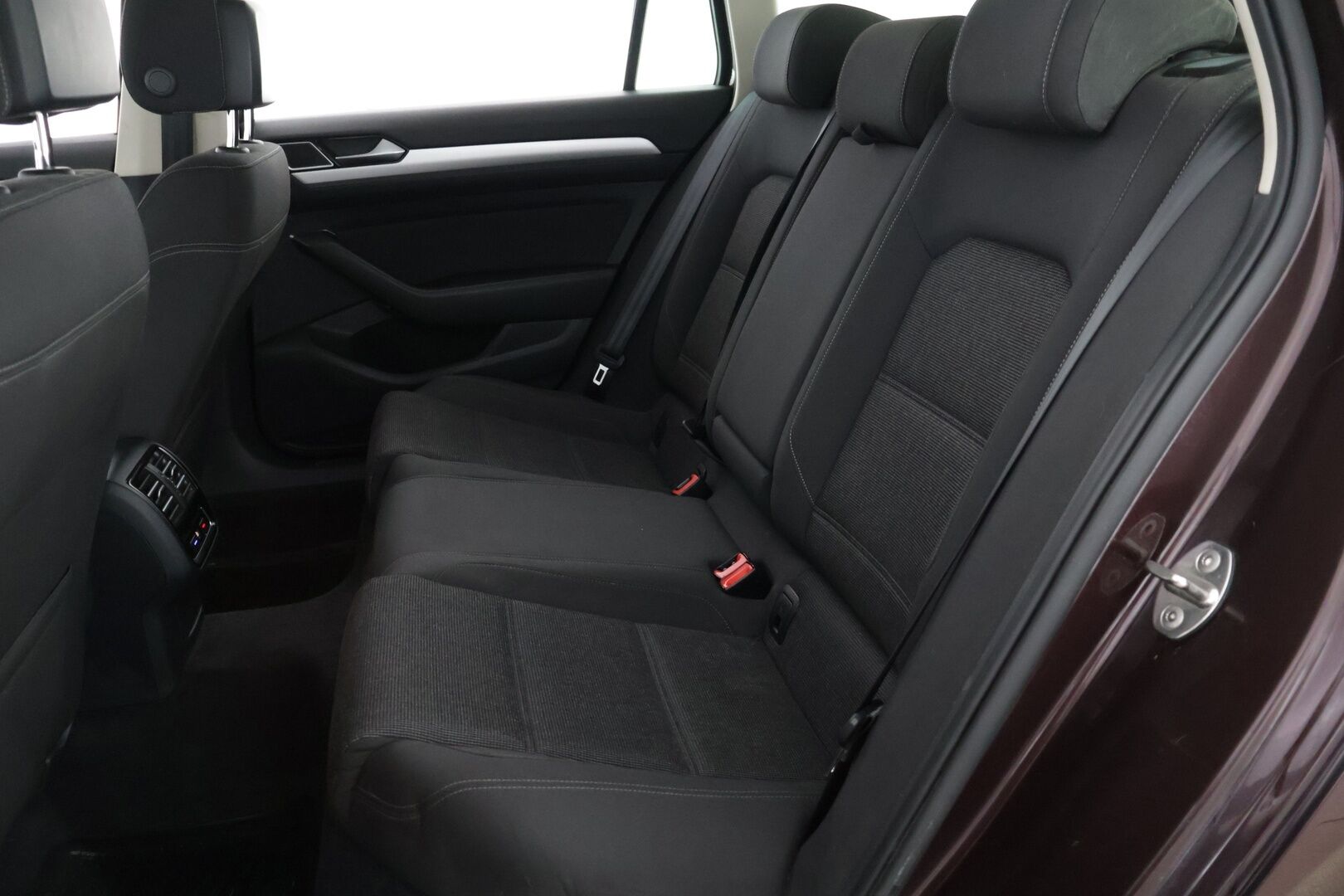 Volkswagen Passat 2015 Variant Comfortline 1,6 TDI 88 kW (120 hv) BlueMotion Technology  * YritysOutlet - Myydään vain yrityksille / Webasto * - YritysOutlet - Myydään vain yrityksille / Vetokoukku / Sähkökontti / Katsastus 02/2027