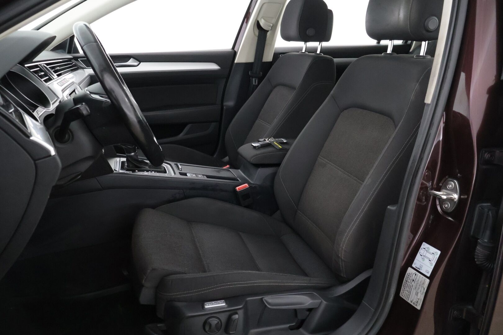 Volkswagen Passat 2015 Variant Comfortline 1,6 TDI 88 kW (120 hv) BlueMotion Technology  * YritysOutlet - Myydään vain yrityksille / Webasto * - YritysOutlet - Myydään vain yrityksille / Vetokoukku / Sähkökontti / Katsastus 02/2027