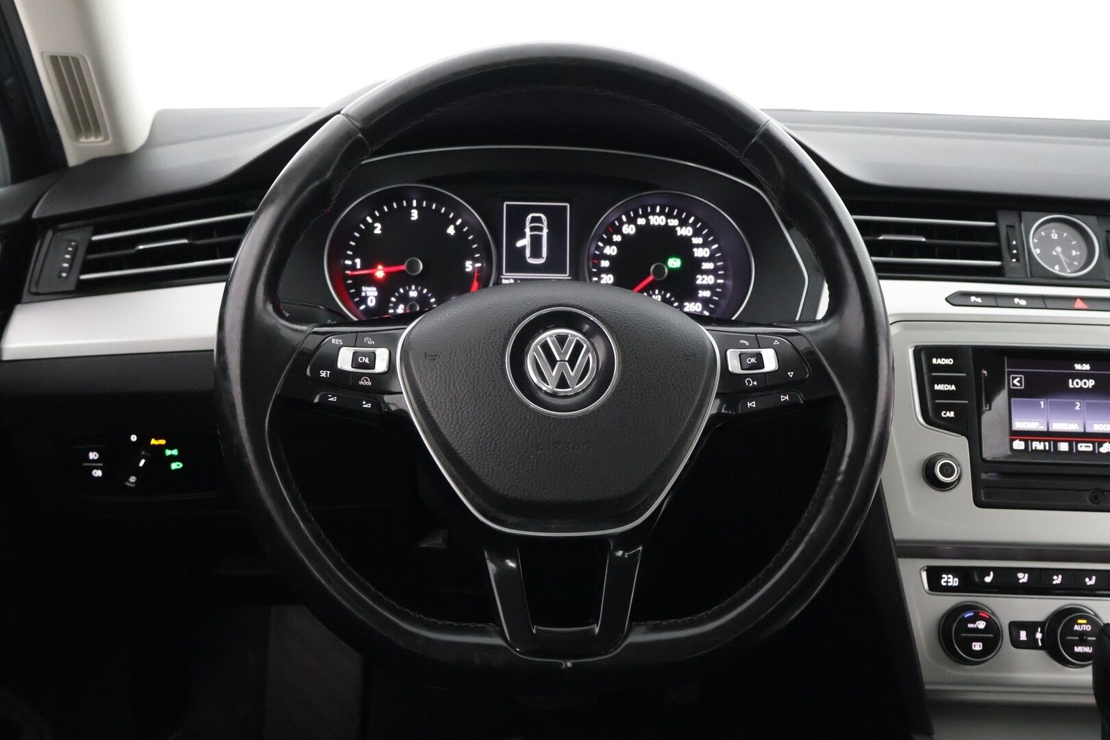 Volkswagen Passat 2015 Variant Comfortline 1,6 TDI 88 kW (120 hv) BlueMotion Technology  * YritysOutlet - Myydään vain yrityksille / Webasto * - YritysOutlet - Myydään vain yrityksille / Vetokoukku / Sähkökontti / Katsastus 02/2027