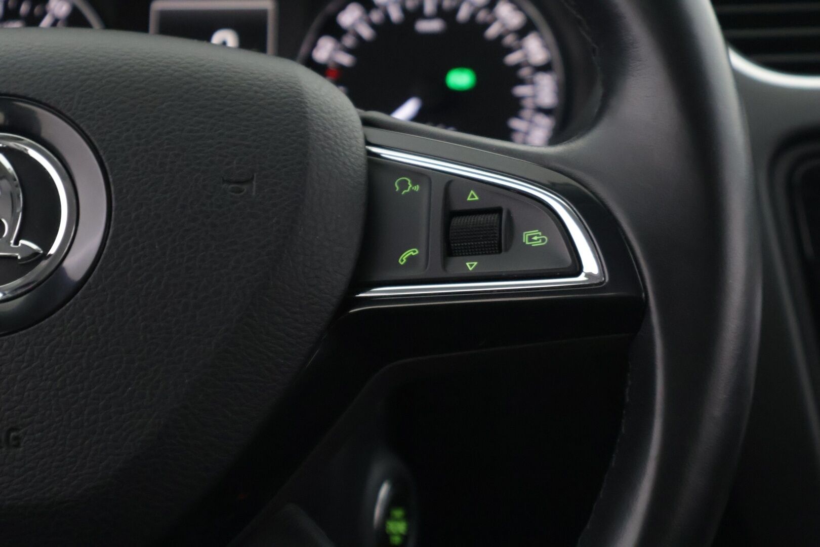 Skoda Octavia 2015 Combi 1,4 TSI Elegance DSG Autom. * Suomi-auto / Vakkari / Sähkökontti / Kessy * - * JUURI KATSASTETTU / 2x Renkaat & Vanteet / Hyvä huoltohistoria * - HULLUT AVAJAISHULINAT KORKOTARJOUS 3,29 %