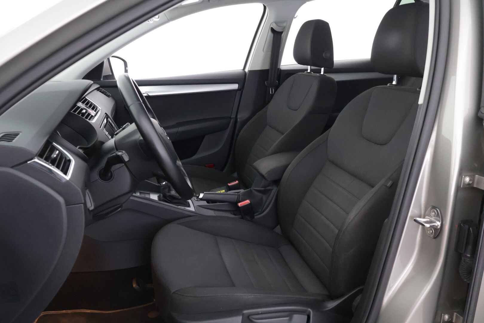 Skoda Octavia 2015 Combi 1,4 TSI Elegance DSG Autom. * Suomi-auto / Vakkari / Sähkökontti / Kessy * - * JUURI KATSASTETTU / 2x Renkaat & Vanteet / Hyvä huoltohistoria * - HULLUT AVAJAISHULINAT KORKOTARJOUS 3,29 %