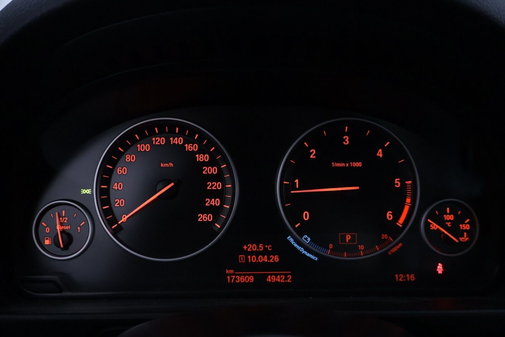 BMW 520 2015 F10 Sedan 520d A Business - Suomiauto | Lohko | KeylessGo | Vakkari | Kahdet renkaat 